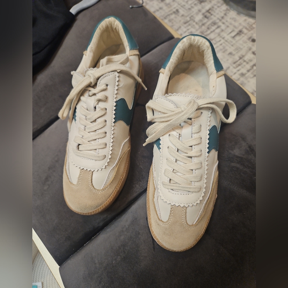 Dolce Vita Womens Notice